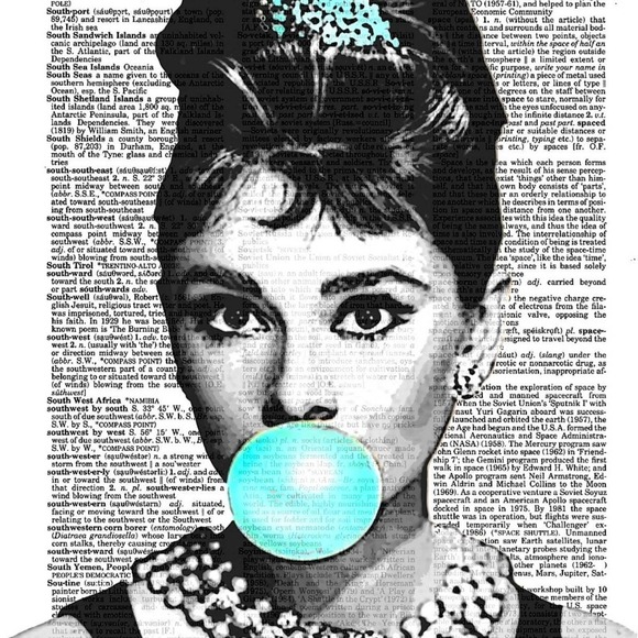 Audrey Hepburn Breakfast at Tiffany's Bundle Deal - Picture 2 of 5